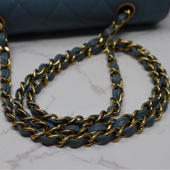 CHANEL Diana Small caviar leather CC Turnlock Quilted 22cm Baby Blue Chain bag - Picture 8 of 13